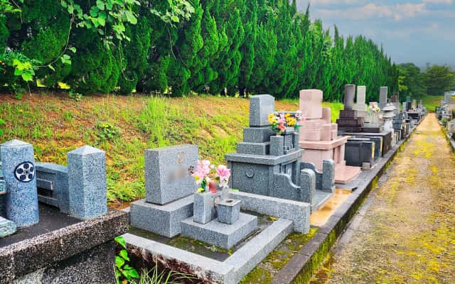 解体する墓石の量や付随する撤去物